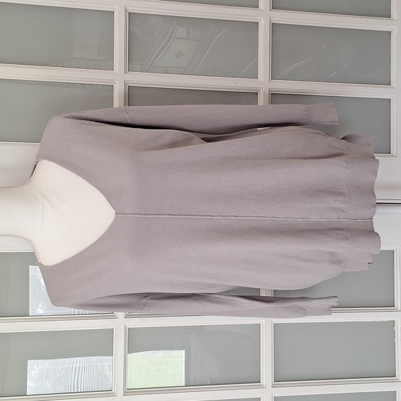 Main Strip High Low V Neck Sweater - Picture 2 of 15